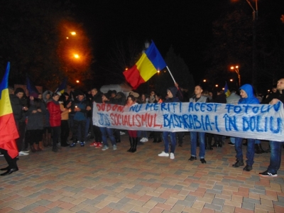 Protest în Grădina Publică: ,,Basarabia e în doliu “
