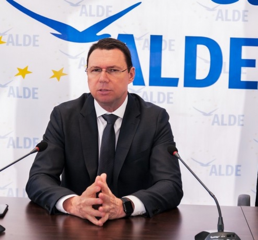 Cristian Dima (ALDE Galați): Viitorul copiilor din clasele a VIII-A si a XII-a, sacrificat de guvernul Orban