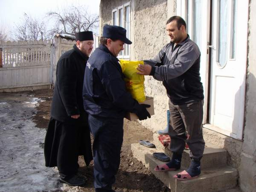 Lemne, cărbuni şi alimente în loc de mărţişoare