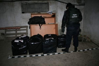 Aproximativ 105.000 de ţigarete de contrabandă găsite de Poliţia de Frontieră