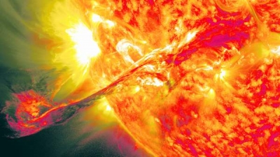 Două explozii solare în 24 de ore, dintre care una foarte puternică