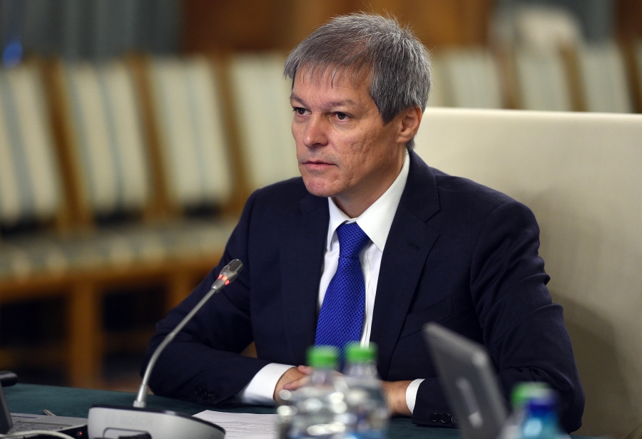 Dacian Cioloş: „Pregătim un program finanţat din fonduri europene la care să poată aplica şcolile şi organizaţii neguvernamentale”