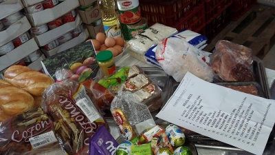 Asistaţii social au primit alimente pentru patru zile