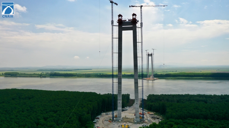 Au început lucrările de ridicare a platformei de lucru la podul suspendat de la Brăila (VIDEO)