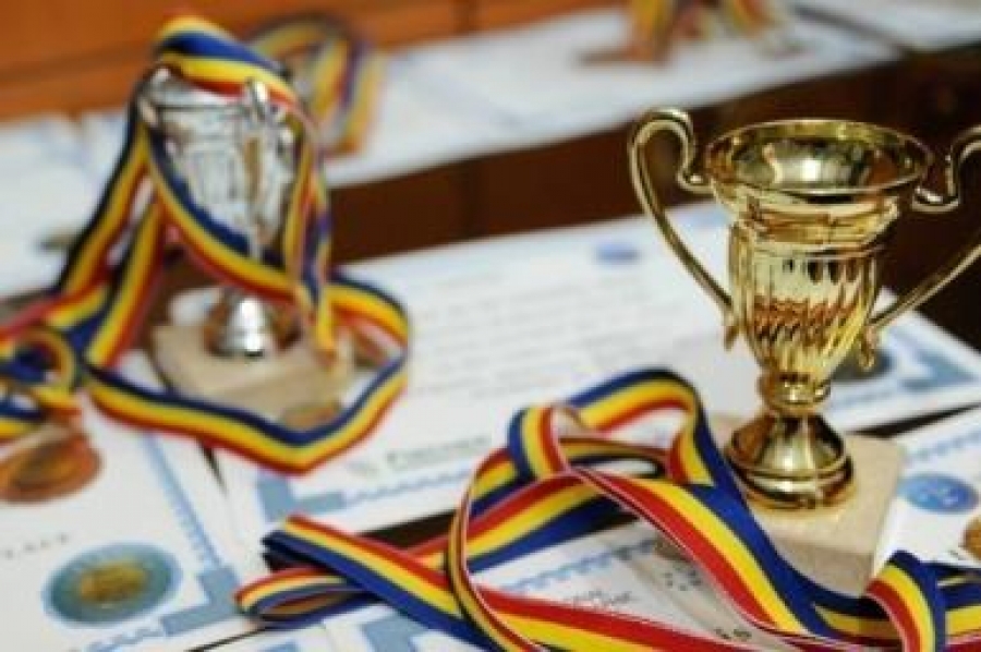 100 de lei pentru elevii care participă la olimpiadele naţionale, dar şi pentru profesorii lor