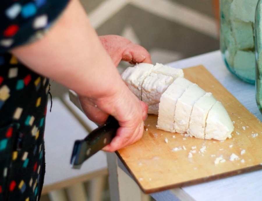 Fraudă alimentară la Galaţi: Produse din lapte, fără lapte
