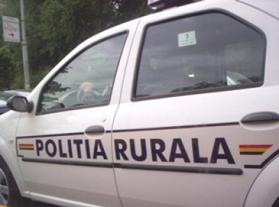 Persoane bănuite de furt, identificate de poliţişti