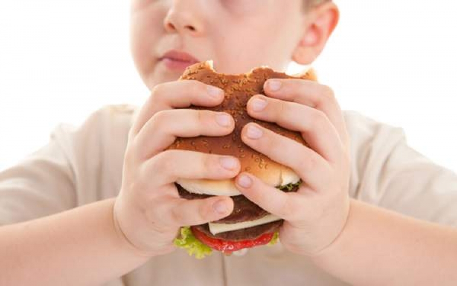 OMS: Comisie de experţi pentru lupta împotriva obezităţii infantile