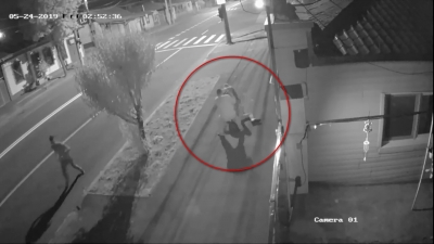 VIDEO | Bărbat înjunghiat mortal în stradă