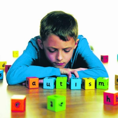 O mutaţie genetică rară provoacă jumătate dintre cazurile de autism