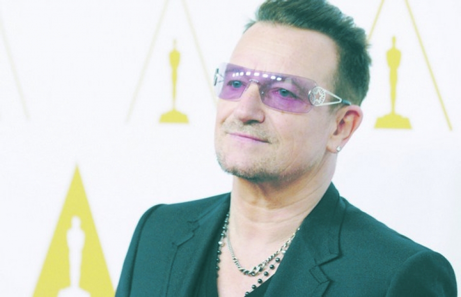 Bono va primi, în premieră, titlul ''Bărbatul anului'' din partea revistei pentru femei Glamour