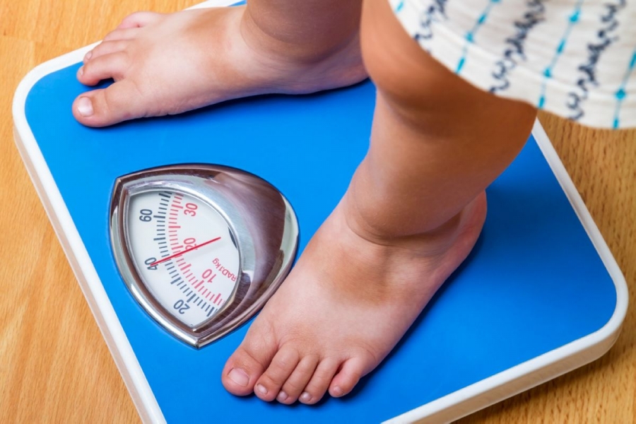 Obezitatea în rândul copiilor este moştenită în mare parte de la părinţi