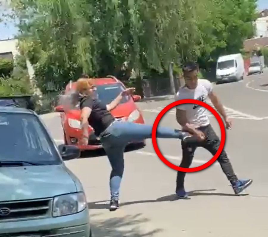 VIDEO: Adolescent luat la bătaie pe stradă de o şoferiţă nervoasă - Regional