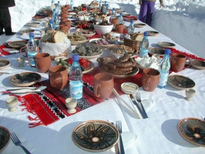 După mesele de Sărbători, indigestii la oraş, traumatisme la ţară