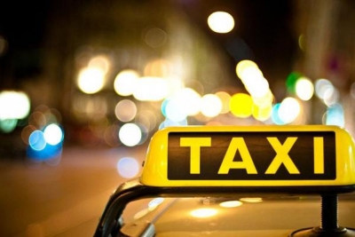 Taximetristul care a dat cu maşina peste un client arab, în continuare sub control judiciar