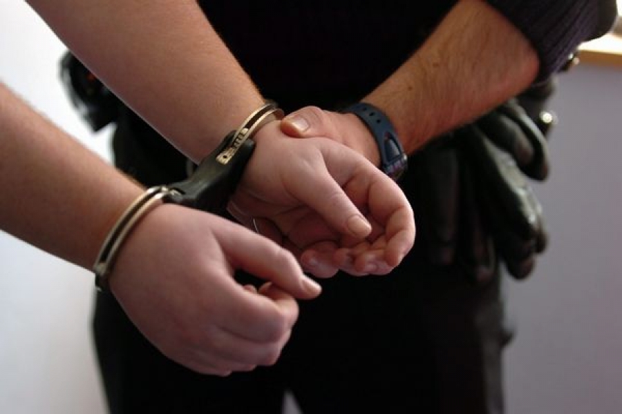 Băieţel de 10 ani violat pe un teren viran de un altul de 15 ani