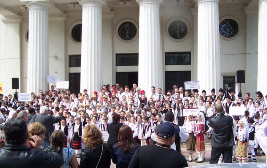 Trofeul Festivalului internaţional de folclor pentru copii "Ca la noi la Covurlui" a plecat în Dâmboviţa