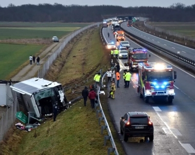 TRAGEDIE! Un autocar cu români s-a răsturnat în Slovenia. Trei morţi şi mai mulţi răniţi (FOTO)