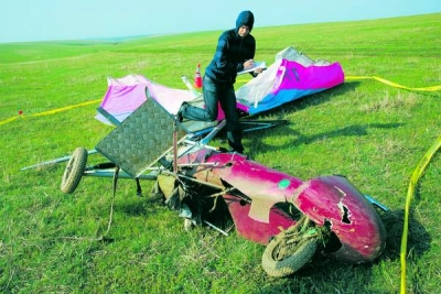 Resturile motodeltaplanului cu indicativ de Moldova duse la Bucureşti