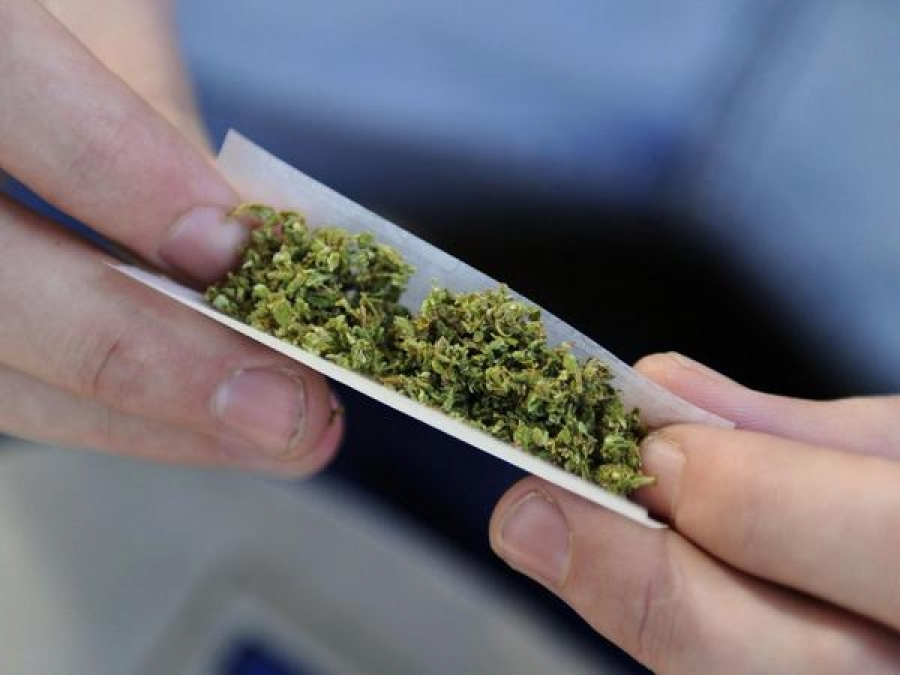 Încă 30 de zile de arest pentru o grupare de traficanţi de cannabis