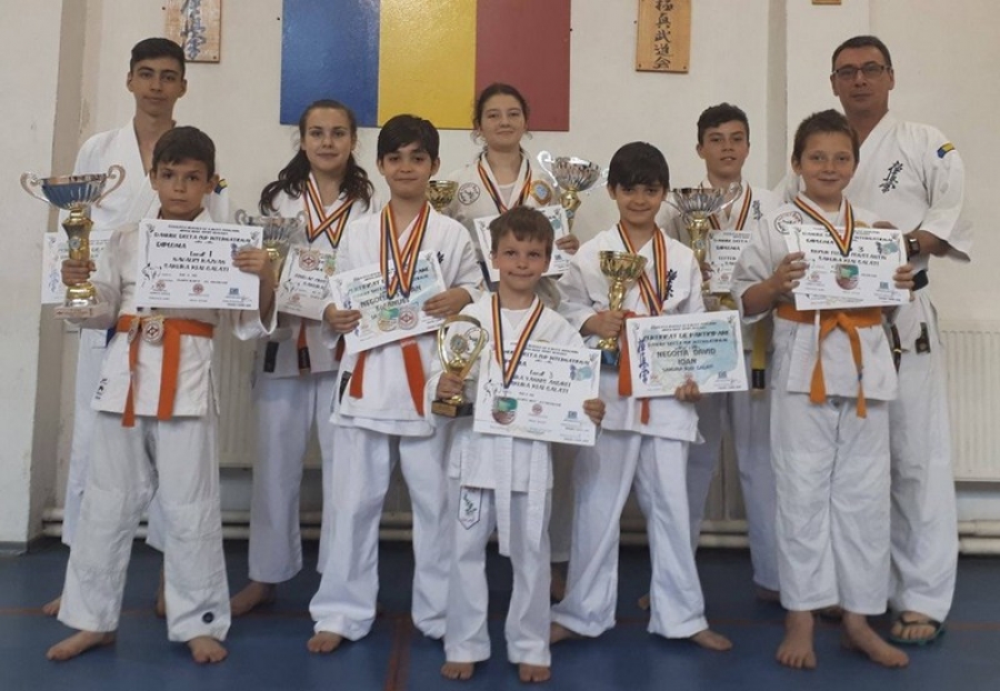 Gălăţenii de la Sakura Kiai şi Triumf Dojo au cucerit 32 de medalii la Tulcea