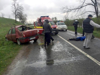Intervenţie a elicopterului SMURD într-un accident provocat de neatenţie şi ploaie