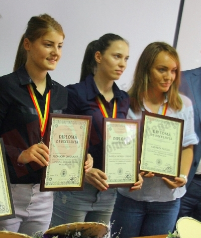 Handbalistele Alexandra Dindiligan şi Daniela Corban şi karatistul Mihai Tâmpeanu, „the best” din 2014