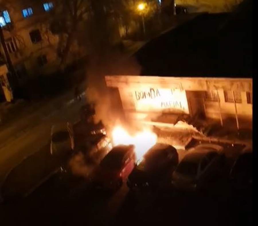 Audi incendiat intenţionat în Micro 40