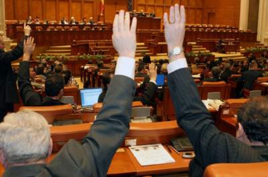 Deputaţii au modificat legea ANI după cerinţele preşedintelui Băsescu