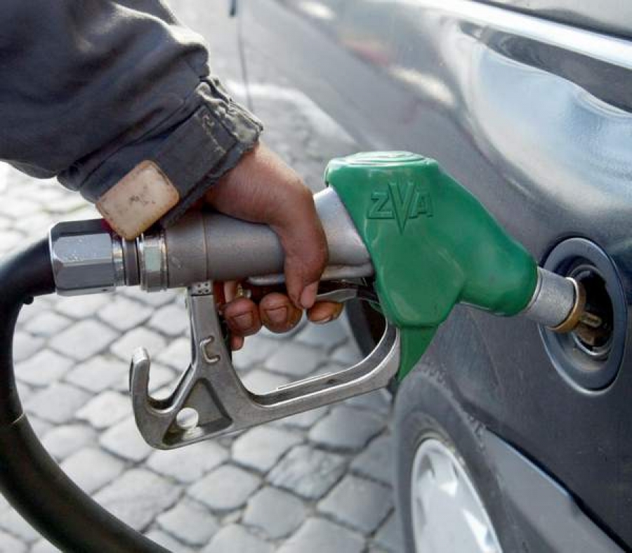 „Taxele reprezintă 54% din preţul benzinei”