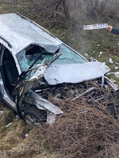 S-a răsturnat cu maşina pe şoseaua dig Galaţi-Brăila