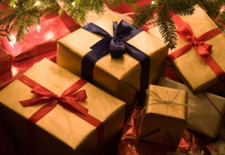 Ajută-l pe Moş Crăciun şi pregăteşte un cadou unui copil mai mic decât tine!