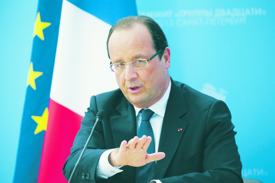 Hollande: „Trebuie să desfiinţăm complet şi definitiv tabăra de imigranţi de la Calais”