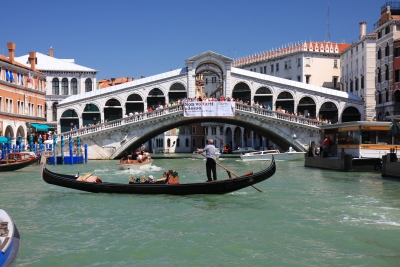 Aflux masiv de turişti la Veneţia, dar tot mai puţini locuitori