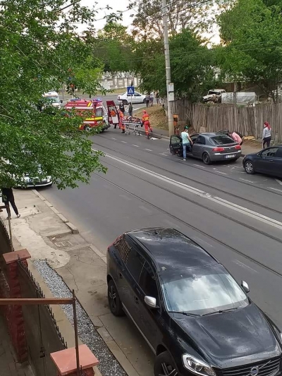 Beat fiind, a provocat un accident de circulaţie şi a fugit de la locul faptei