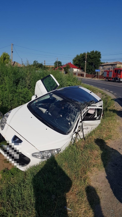 Tulcea: Impact între o mașină și un autocamion, pe DN22 E