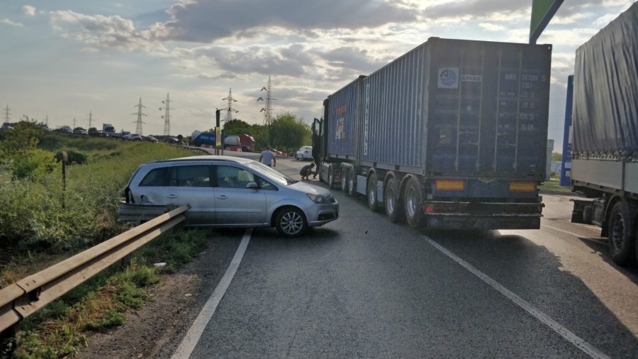 Accident în intersecţia DN2B cu DN25, de la Şendreni. Un bărbat a fost rănit