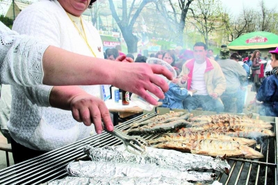 Duminică, pe Faleza Inferioară: Festivalul Scrumbiei, Editia a XV-a