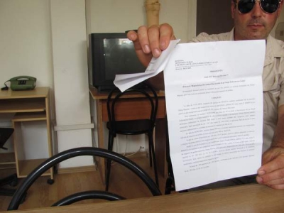Supărat foc pe poliţişti: „Mi-au confiscat armele şi mi le dau înapoi stricate”
