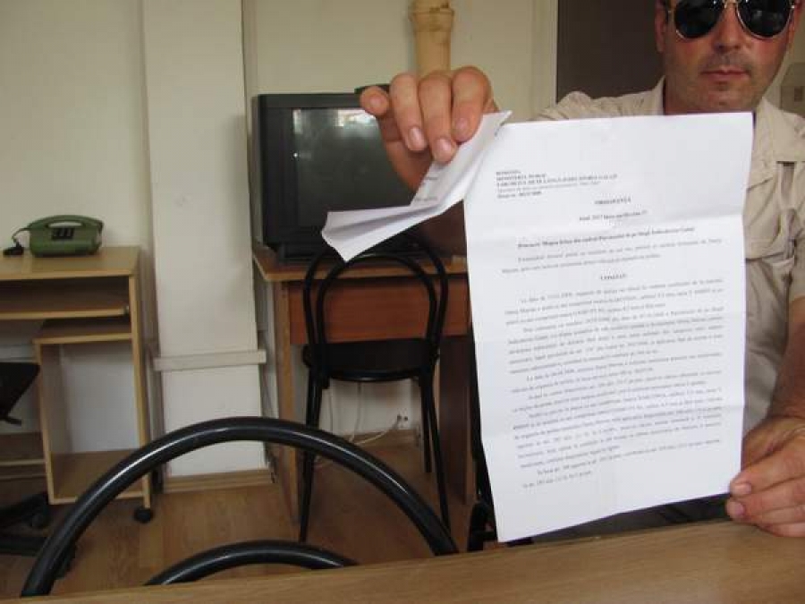 Supărat foc pe poliţişti: „Mi-au confiscat armele şi mi le dau înapoi stricate”