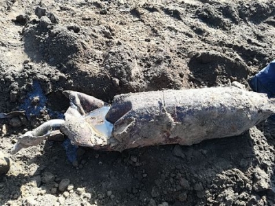 Două bombe de aviaţie descoperite în satul Costi