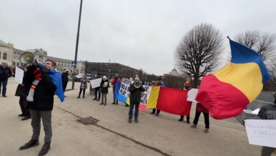 UPDATE: Românii din Austria i-au cerut demisia Cancelarului austriac