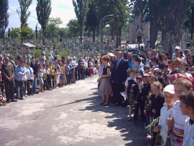 De Ziua Eroilor şi Înălţarea Domnului, cimitirul tecucean a fost plin de... politicieni