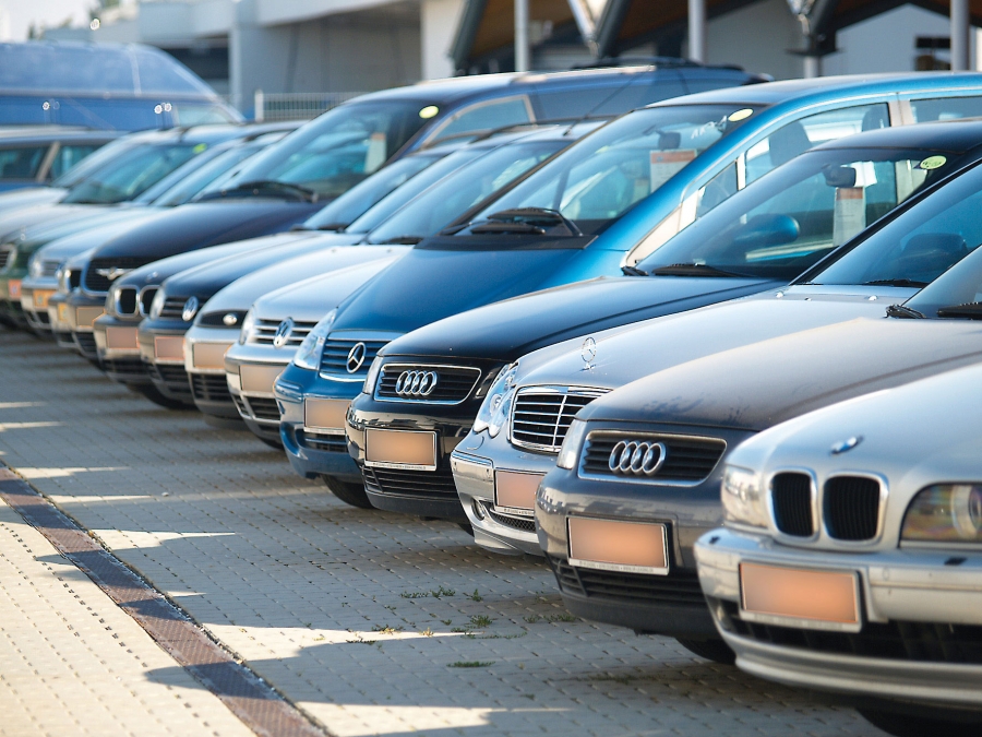 Piaţa auto din România înregistrează o uşoară revigorare în 2021, cu vânzări mai mari în fiecare lună