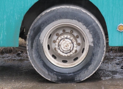 A ajuns la spital după ce s-a accidentat încercând să urce în autobuz