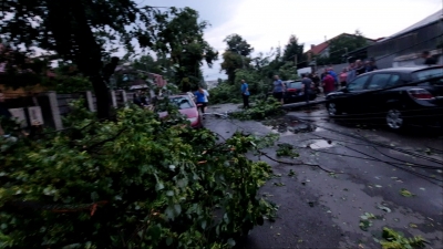FOTO/VIDEO | Prăpăd în Galaţi, după furtuna de joi seară (UPDATE)