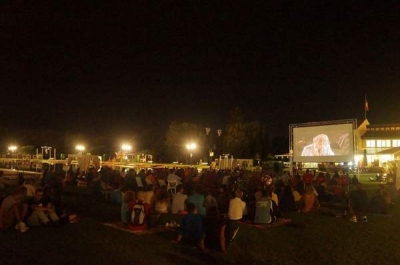 Două seri de picnic şi cinema sub clar de lună
