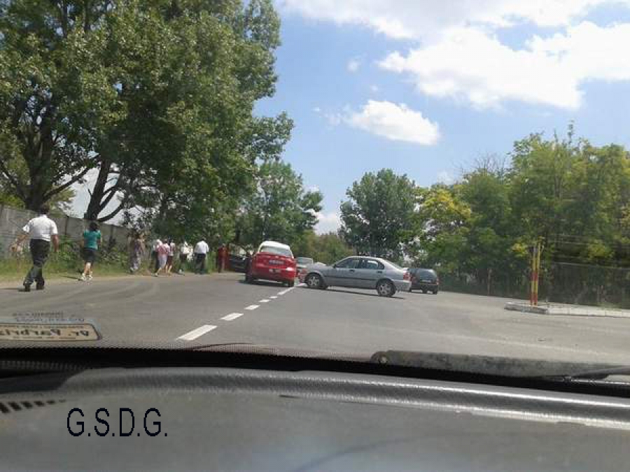 Beţia cruntă şi neatenţia au provocat două accidente de circulaţie