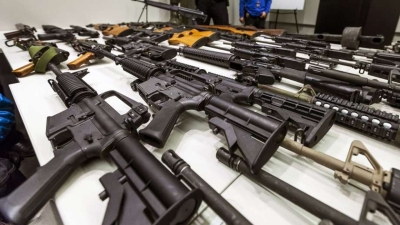 Canada interzice importul de arme de mână