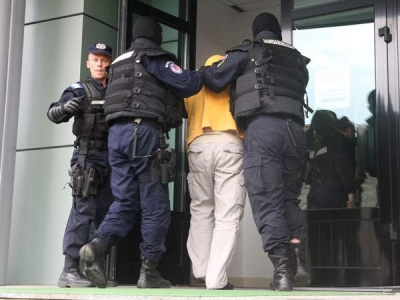 Patru bărbaţi reţinuţi pentru contrabandă cu ţigări